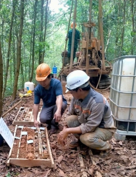 Thi công khảo sát thăm dò mỏ đá sét làm nguyên liệu xi măng tại khu vực Thành Tâm, Thành An tại xã Ngọc Trạo, tỉnh Thanh Hóa.