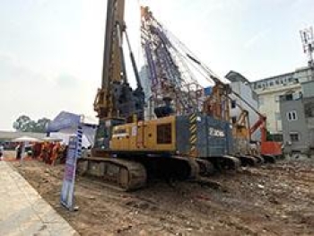 Thi công tường vây và cọc khoan nhồi đại trà thuộc Dự án Xây dựng nhà ở cho Lực lượng vũ trang Công an nhân dân tại Phường Khương Đình, Hà Nội.